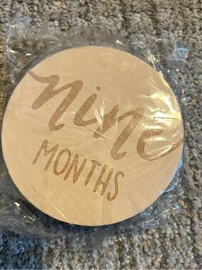 SHEIN Wood Round Milestone & Hello World Baby Announcement Plaque